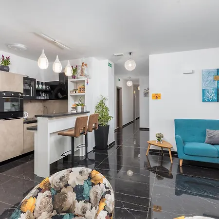 Cozy In With Wifi Apartmán Pula